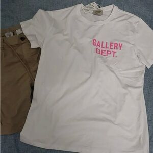 Gallery Dept. Souvenir Tee in white and pink
